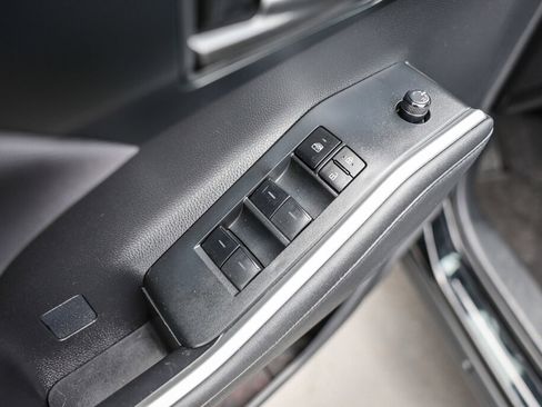 Used 2023 Toyota Highlander LE image 12