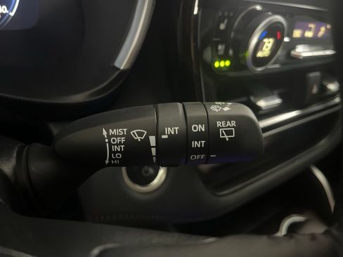 Used 2025 Toyota Highlander Limited AWD/4WD image 65