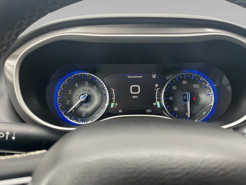 Used 2023 Chrysler Pacifica Touring-L FWD image 13