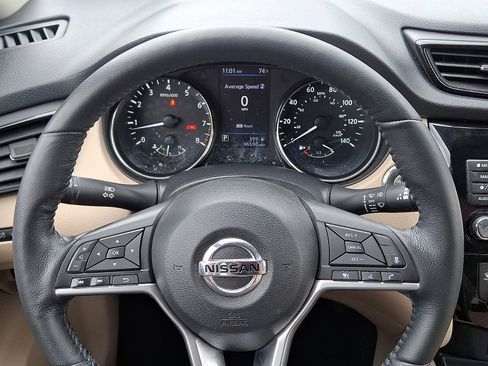 Certified 2018 Nissan Rogue SV w/ Premium Package AWD/4WD image 19