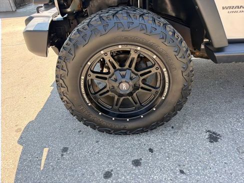 Used 2015 Jeep Wrangler Unlimited Sport w/ Quick Order Package 24S AWD/4WD image 29