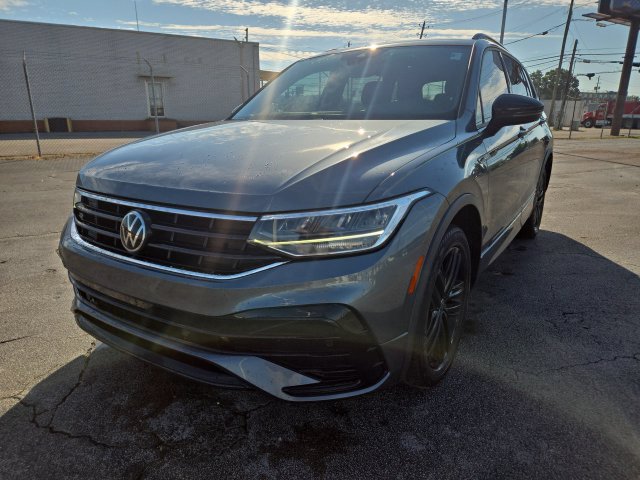 Used 2022 Volkswagen Tiguan SE R-Line FWD image 1