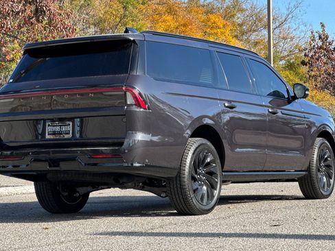 New 2025 Lincoln Navigator L Reserve w/ Jet Appearance Package image 5