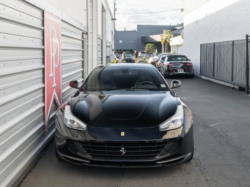 Used 2018 Ferrari GTC4Lusso T image 43