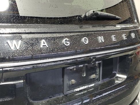 Used 2023 Jeep Wagoneer 4WD image 8