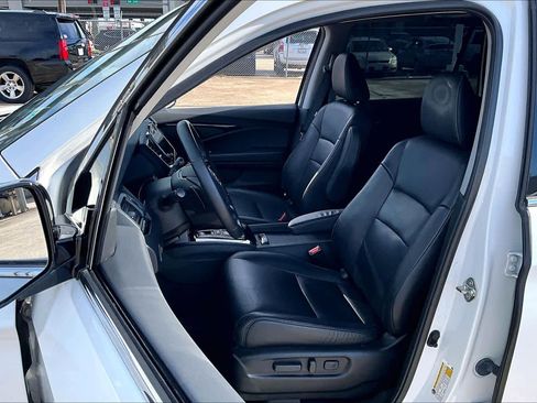 Used 2020 Honda Pilot Touring image 7