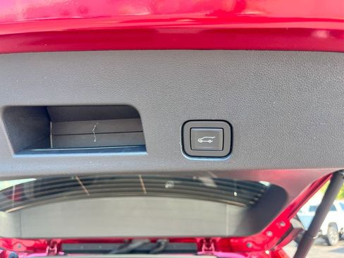 Certified 2025 Chevrolet Traverse LT image 12