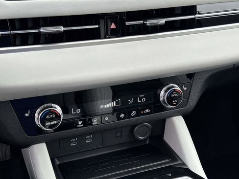 New 2025 Mitsubishi Outlander SE image 25