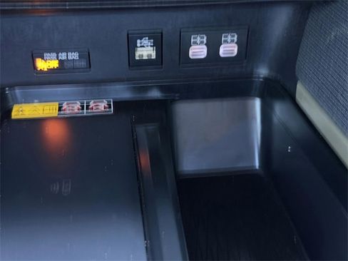 Used 2025 Toyota Camry SE w/ Convenience Package image 28