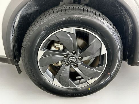 Used 2025 Nissan Rogue SV FWD image 11