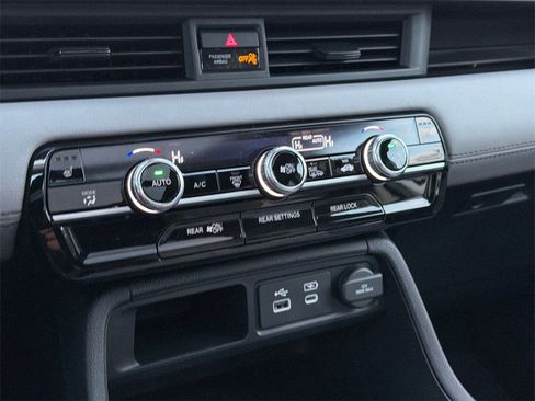 New 2025 Honda Pilot Touring image 30