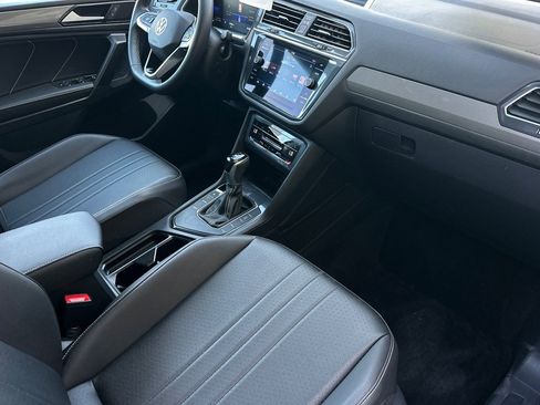 Used 2023 Volkswagen Tiguan SE FWD image 16