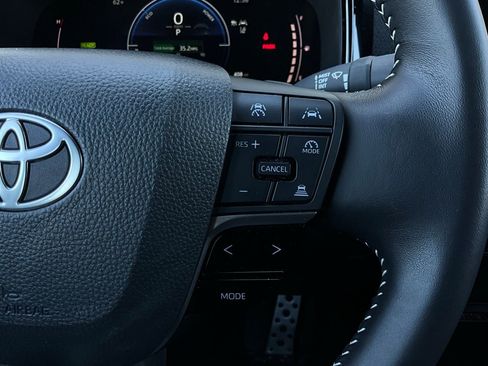 Used 2025 Toyota Camry SE image 34