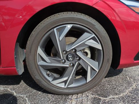 Used 2024 Hyundai Elantra Limited image 10