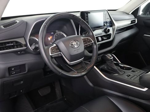 Used 2022 Toyota Highlander XLE image 28