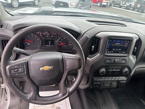 Used 2022 Chevrolet Silverado 2500 Custom w/ Custom Value Package image 17