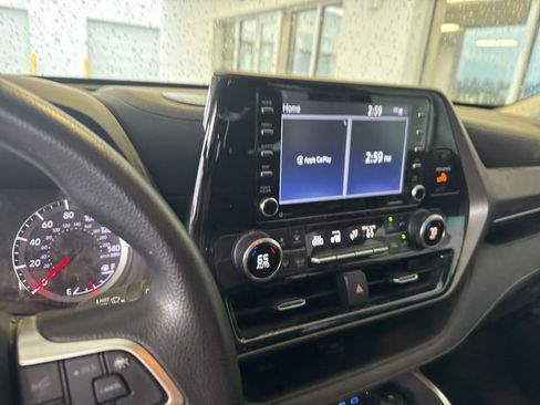 Used 2022 Toyota Highlander L image 4