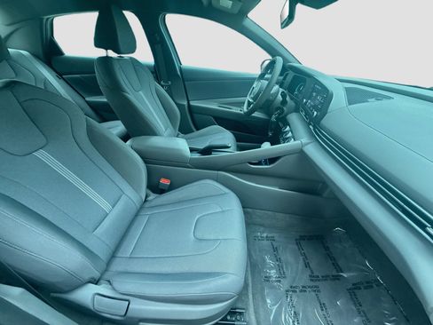 Used 2024 Hyundai Elantra SE FWD image 30