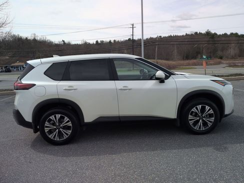 Used 2023 Nissan Rogue SV image 4