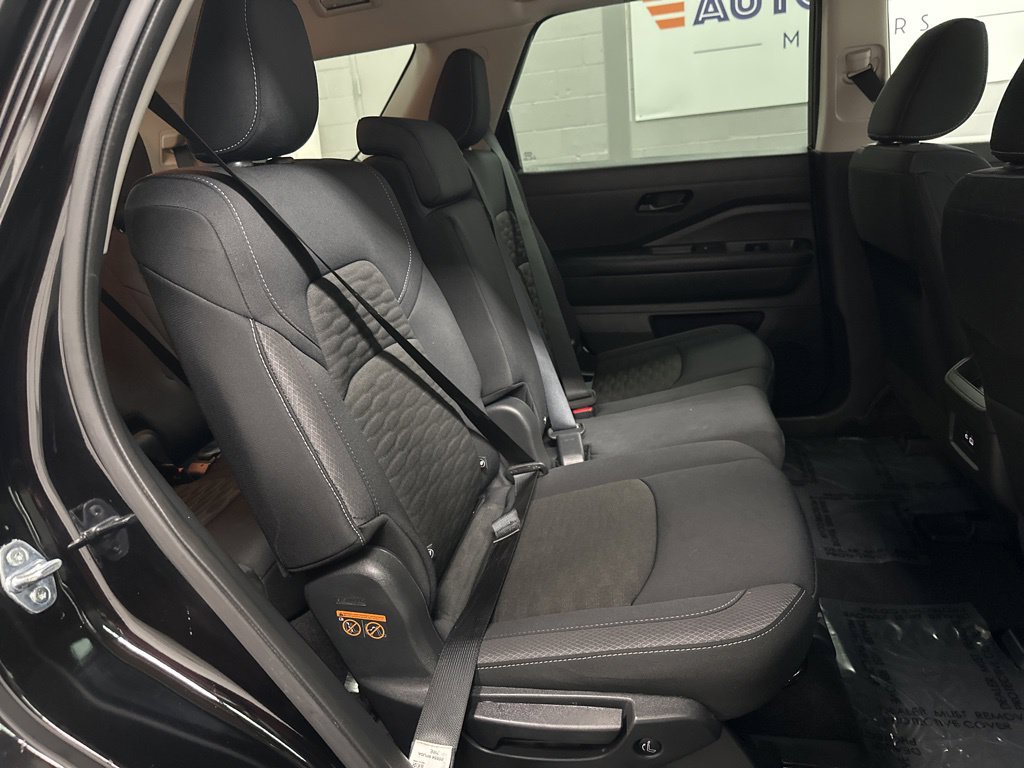Used 2025 Nissan Pathfinder S AWD/4WD image 21