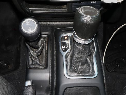 Used 2021 Jeep Gladiator Sport image 30