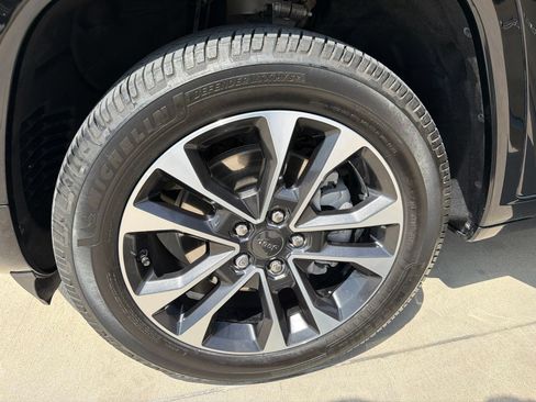 Used 2022 Jeep Grand Cherokee L Overland w/ Advanced Protech Group III AWD/4WD image 12