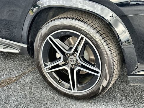 Used 2024 Mercedes-Benz GLS 450 4MATIC image 11