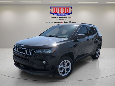 Used 2024 Jeep Compass Latitude AWD/4WD image 7