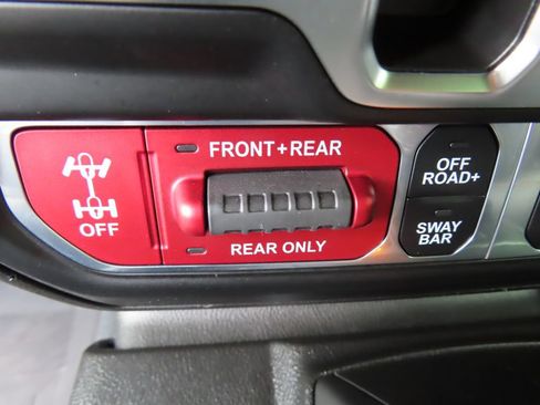 Certified 2024 Jeep Wrangler Unlimited Rubicon w/ Technology Group AWD/4WD image 11