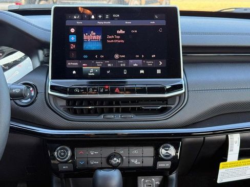 New 2026 Jeep Compass Latitude image 8