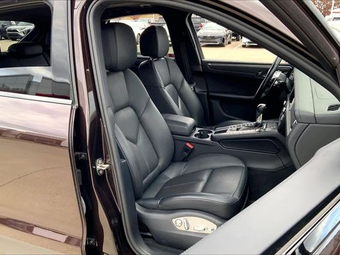 Used 2021 Porsche Macan S image 9