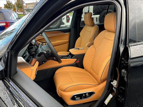 New 2025 Jeep Grand Cherokee Summit image 10