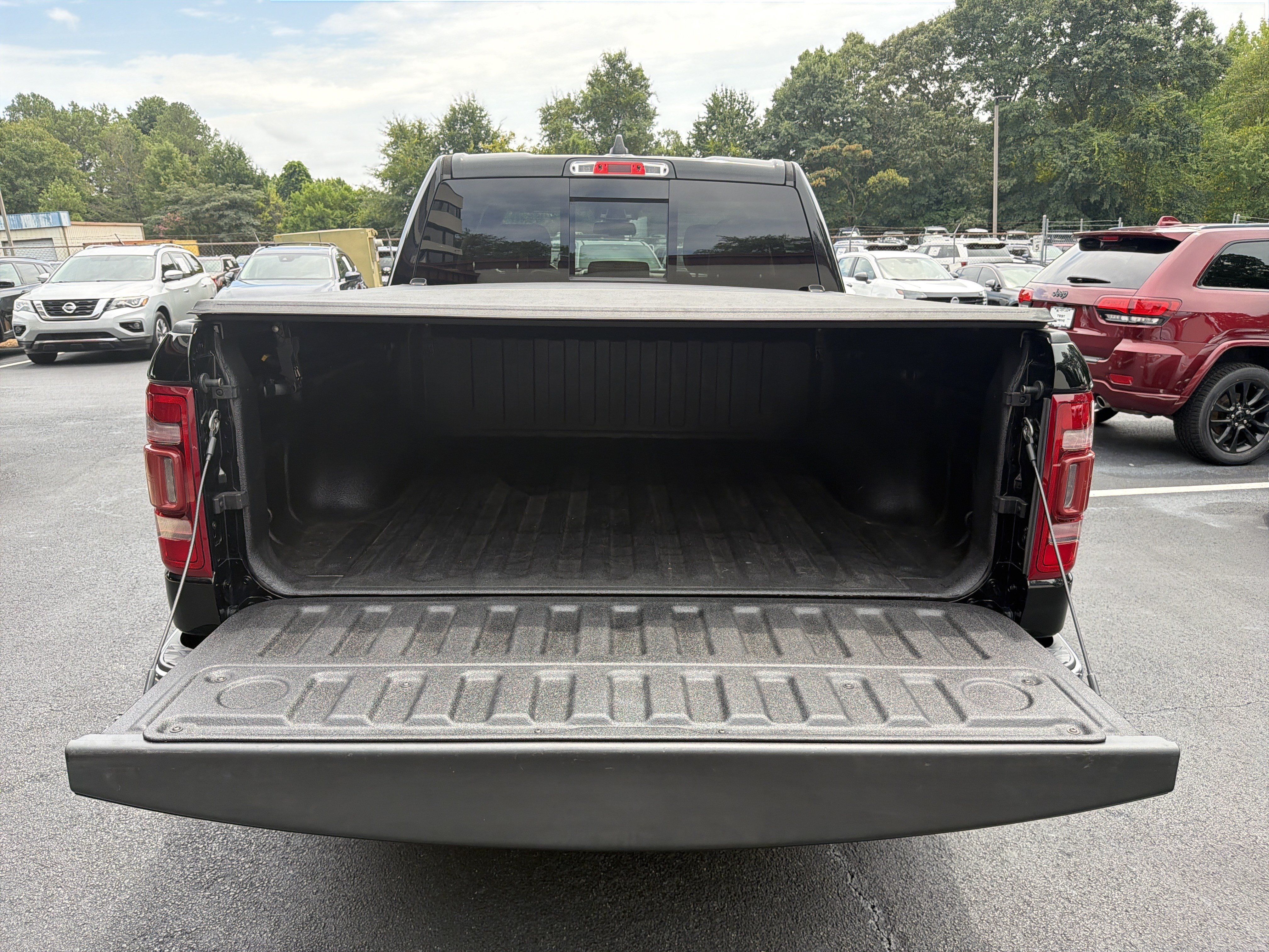 Used 2020 RAM 1500 Laramie AWD/4WD image 18