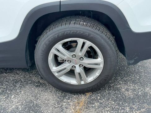 Used 2024 GMC Terrain SLE FWD image 9