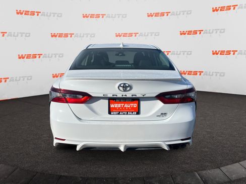 Used 2022 Toyota Camry SE image 4