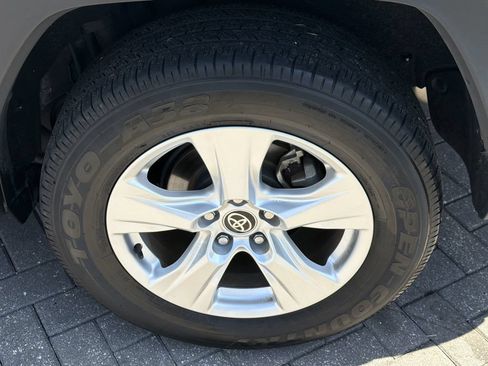 Used 2021 Toyota RAV4 XLE w/ Convenience Package FWD image 30