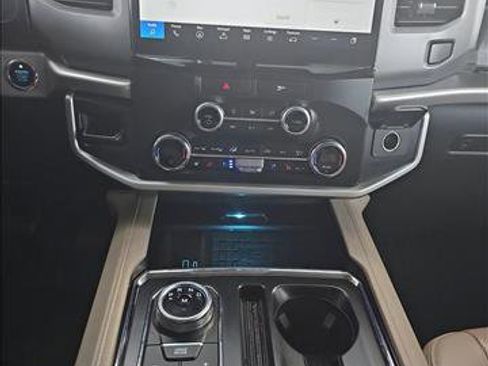 Used 2022 Ford Expedition XLT image 25