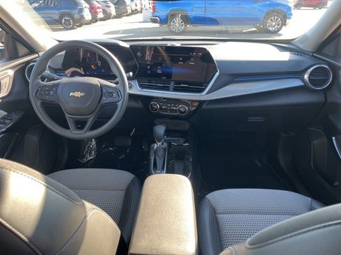 Used 2024 Chevrolet Trax LT image 46