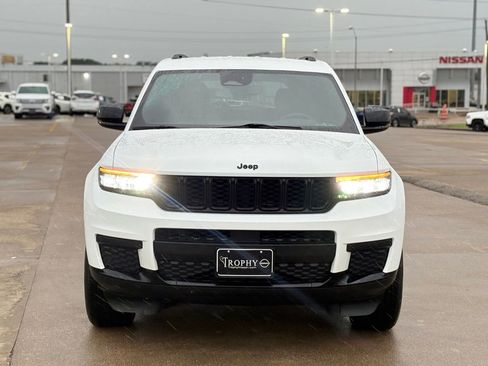 Used 2023 Jeep Grand Cherokee L Laredo RWD image 5