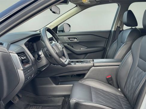 Used 2025 Nissan Rogue Platinum FWD image 20