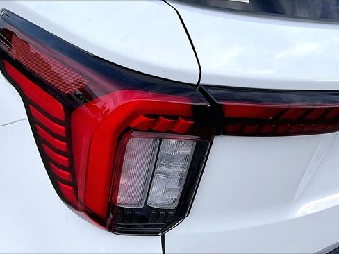 New 2025 Ford Explorer Active w/ Active Comfort Package image 14