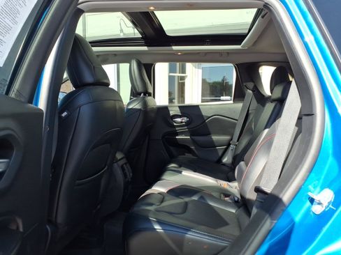 Used 2021 Jeep Cherokee Trailhawk w/ Sun, Sound & Nav Group AWD/4WD image 10