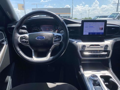 Certified 2023 Ford Explorer XLT RWD image 13