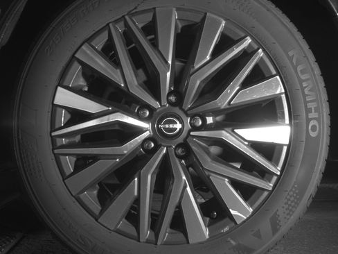 Used 2025 Nissan Altima 2.5 SV FWD image 14