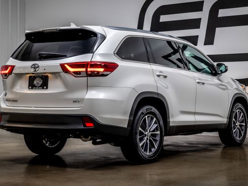 Used 2019 Toyota Highlander XLE image 30