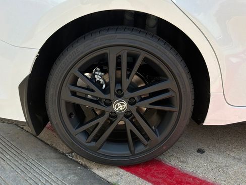 New 2026 Toyota Camry Hybrid FWD image 8