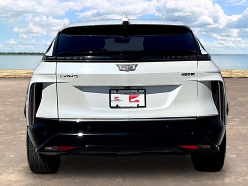 Used 2024 Cadillac Lyriq Luxury RWD image 5