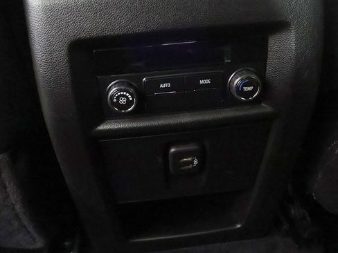 Used 2023 Chevrolet Traverse LT image 35