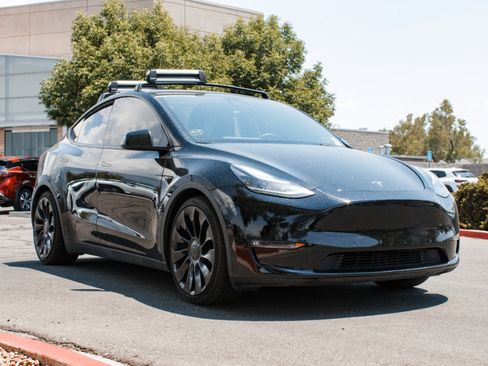 Used 2022 Tesla Model Y Performance AWD/4WD image 3