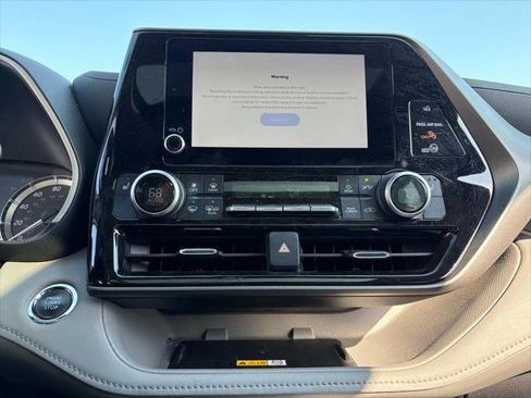 Certified 2023 Toyota Highlander XLE AWD/4WD image 10